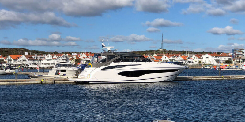 Princess V50 Open Summer Vibe by Karl & Maria Emanuelsson