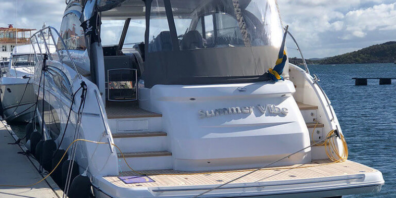 Princess V50 Open Summer Vibe by Karl & Maria Emanuelsson