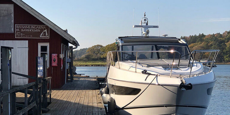 Princess V50 Open Summer Vibe by Karl & Maria Emanuelsson